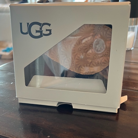 NEW* Ugg fluff yeah infant slipper - Picture 2 of 3